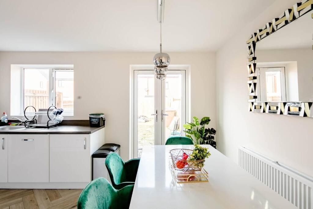 Stunning Private Room In A Home - Bathroom & Parking! Salford  Dış mekan fotoğraf