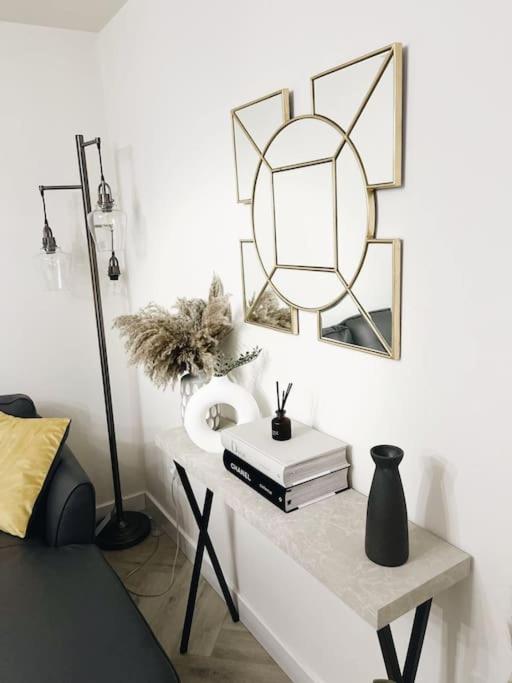 Stunning Private Room In A Home - Bathroom & Parking! Salford  Dış mekan fotoğraf