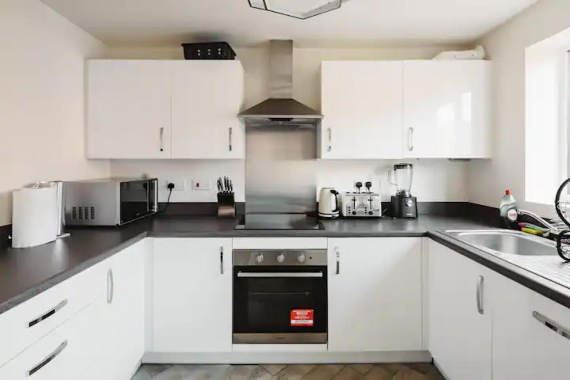 Stunning Private Room In A Home - Bathroom & Parking! Salford  Dış mekan fotoğraf